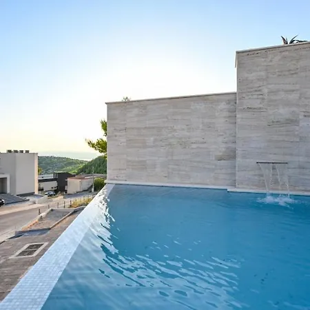 Beatiful Rosemary - East In Villa Makarska